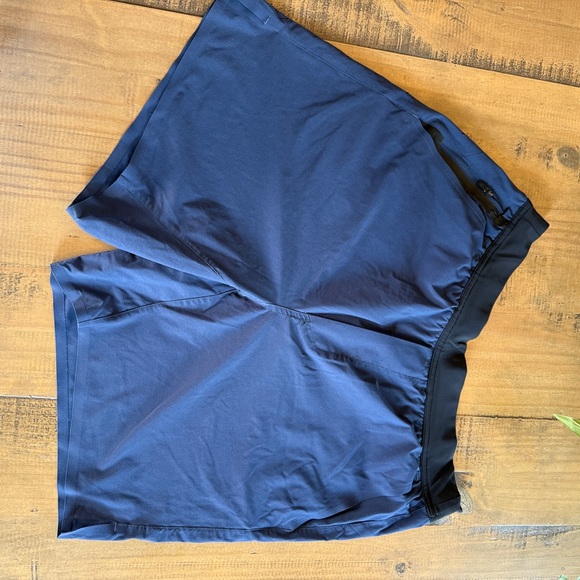 Ten Thousand Interval Shorts - Bundle - Picture 4 of 5
